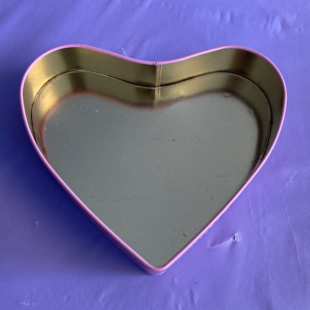 Pink Heart Tin Storage Container - Picture 3 of 12